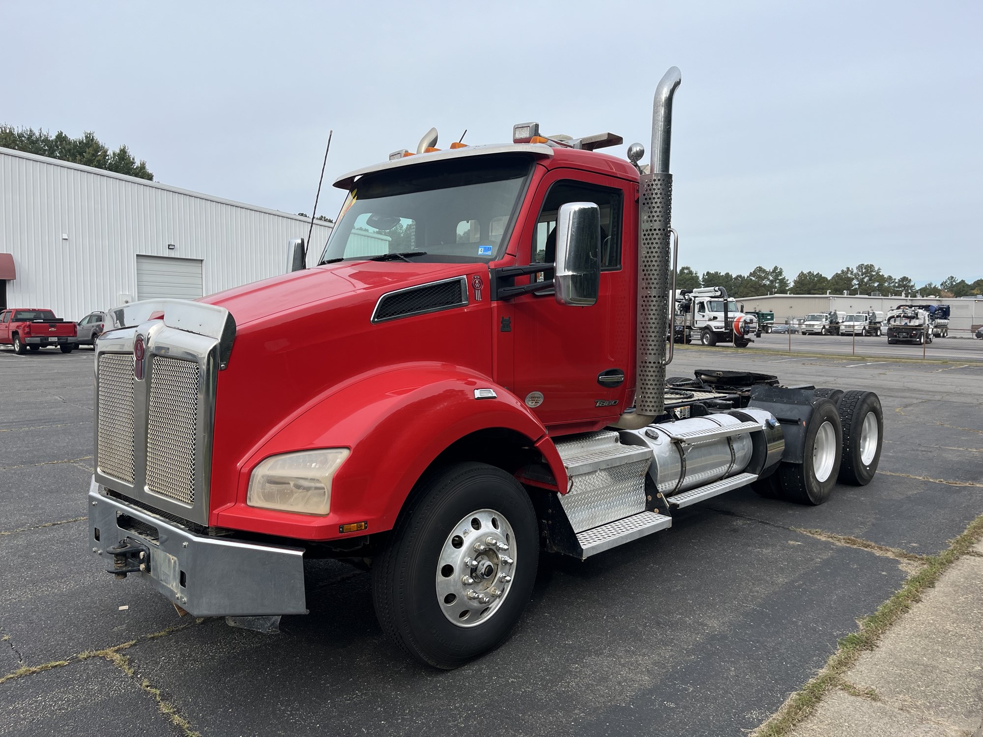 2024 Kenworth T880 - image 1 of 6