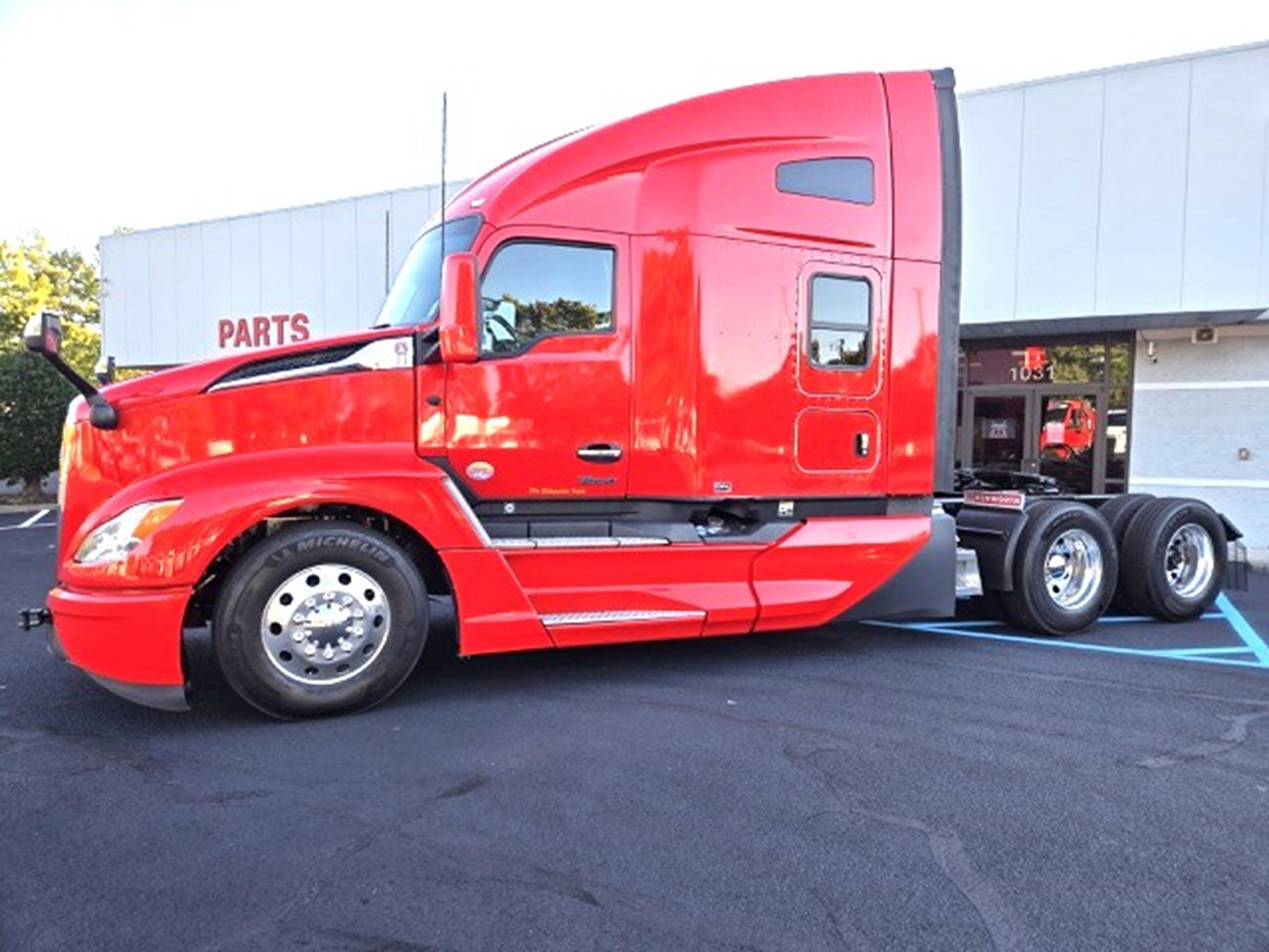 2024 Kenworth T680 - image 1 of 6