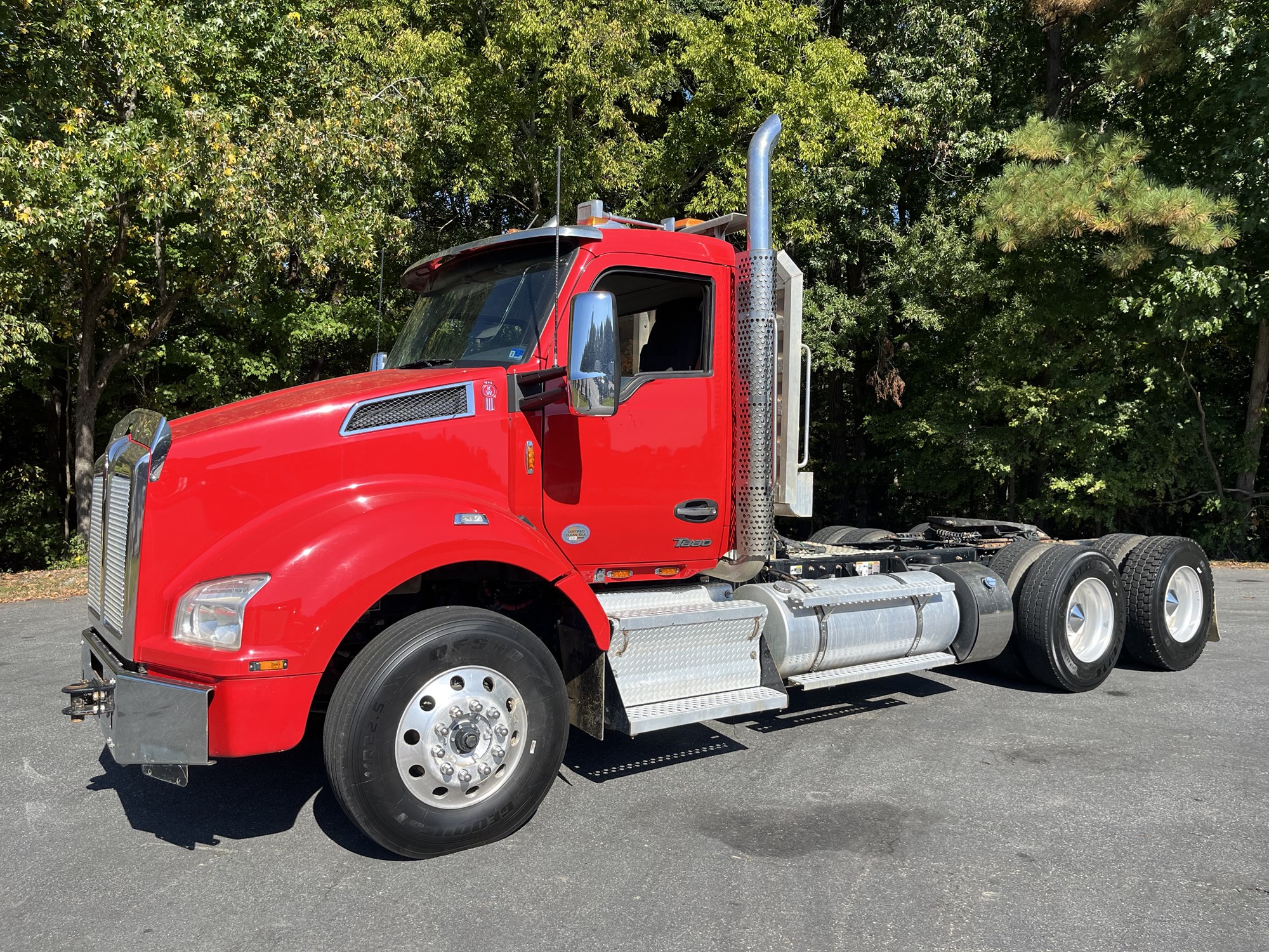2024 Kenworth T880 - image 1 of 6