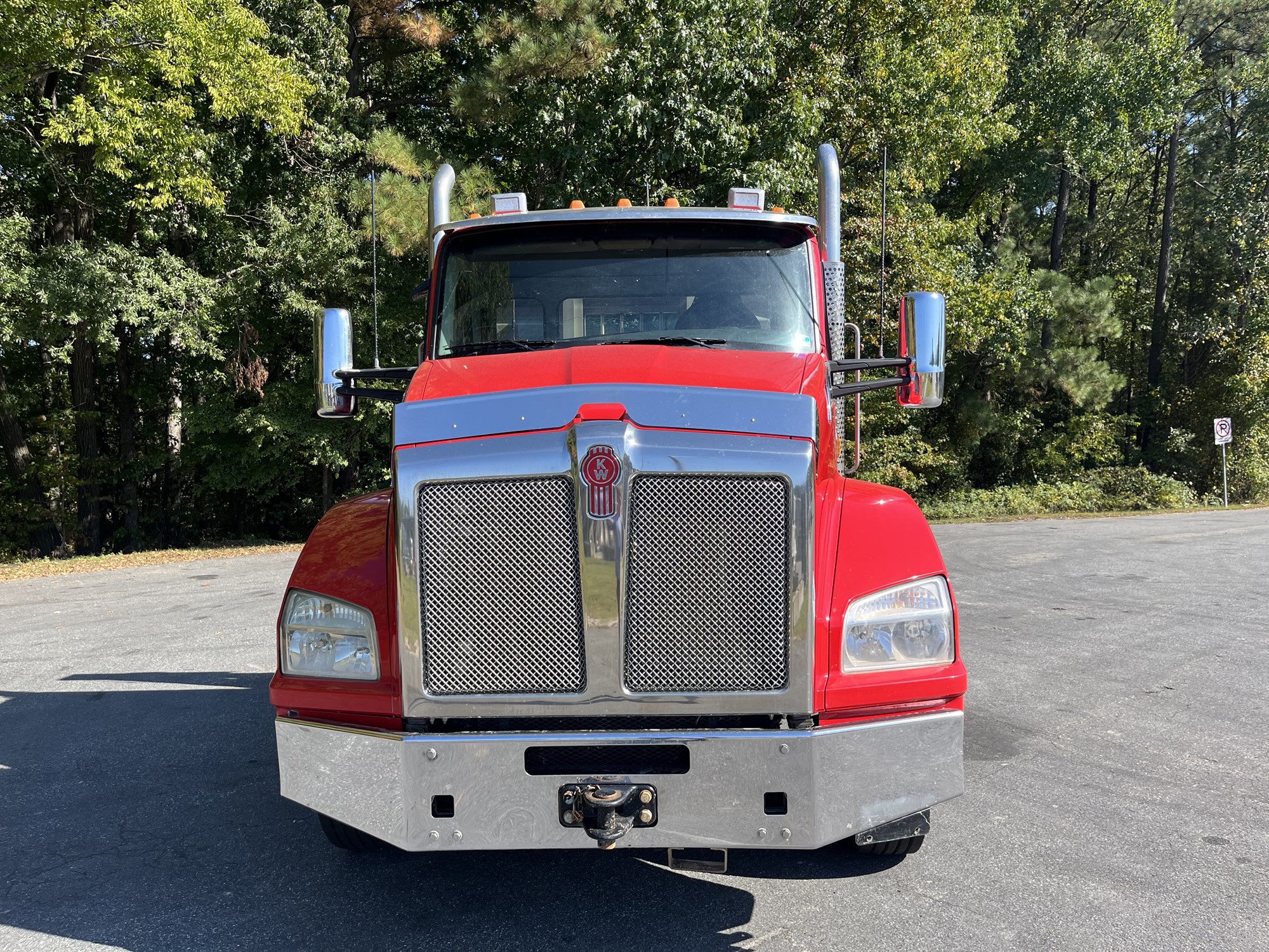 2024 Kenworth T880 - image 2 of 6
