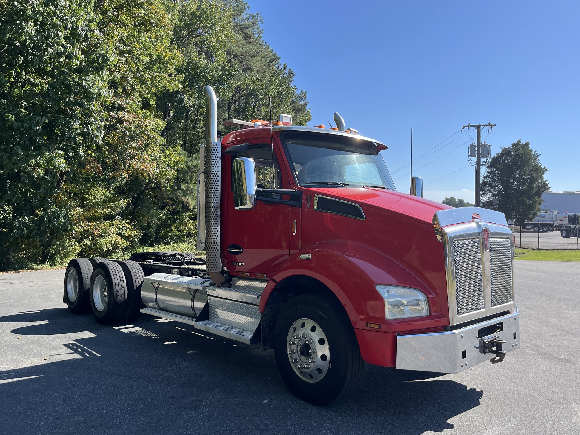 2024 Kenworth T880 - image 3 of 6