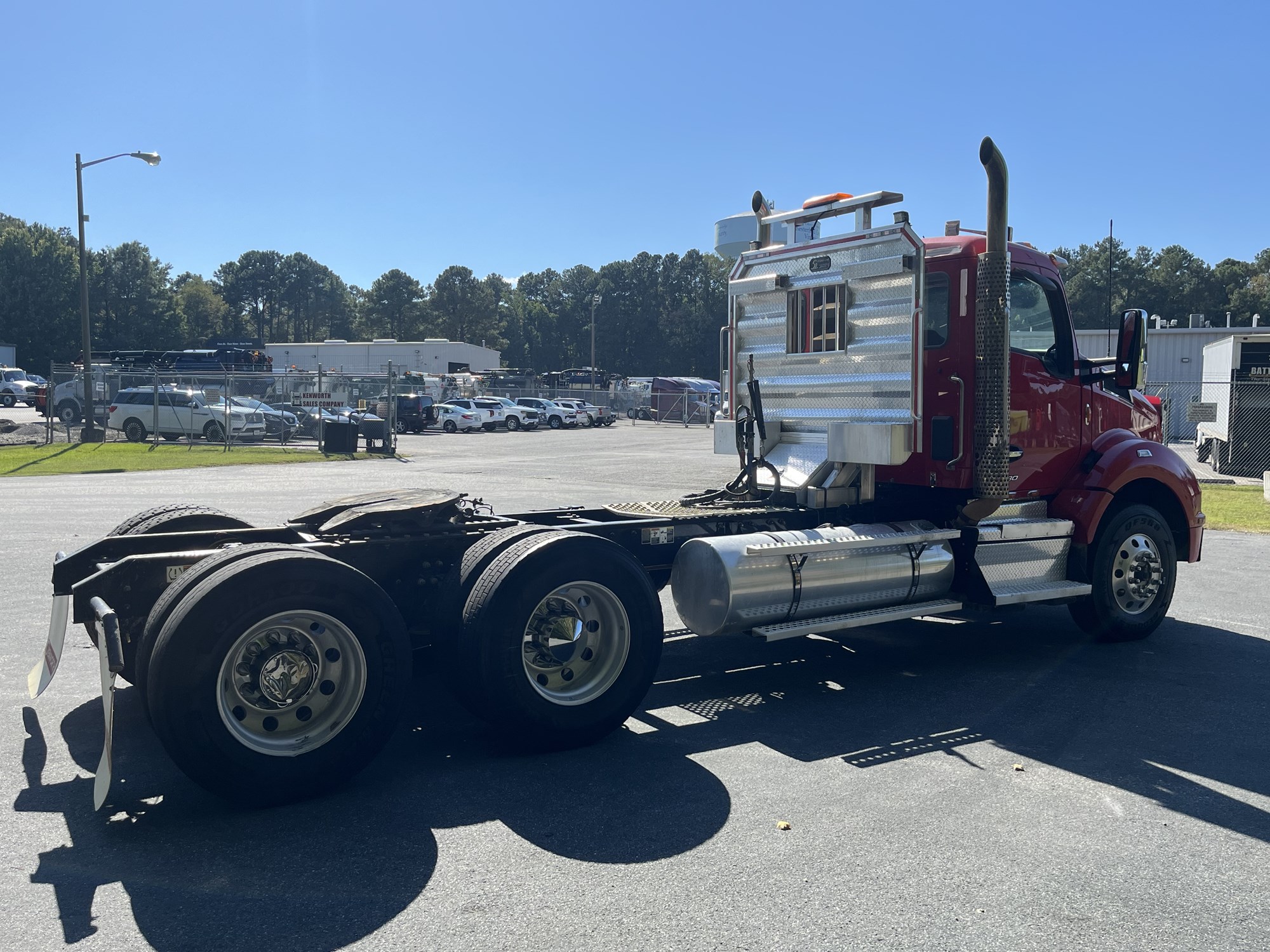 2024 Kenworth T880 - image 4 of 6