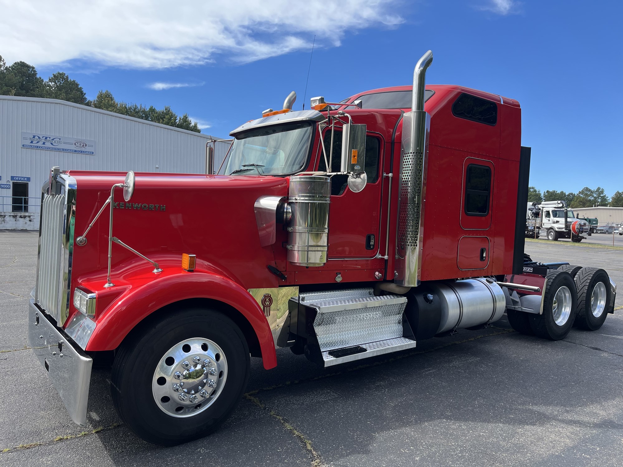 2024 Kenworth W900B - image 1 of 6