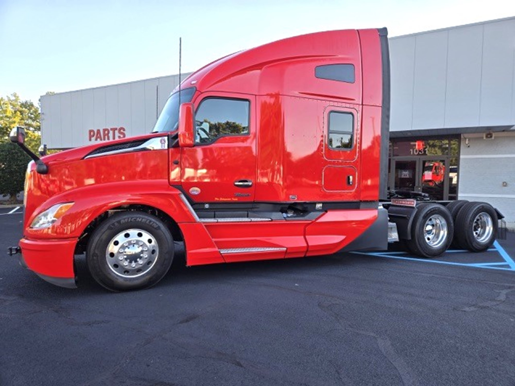 2025 Peterbilt 579 - image 1 of 6