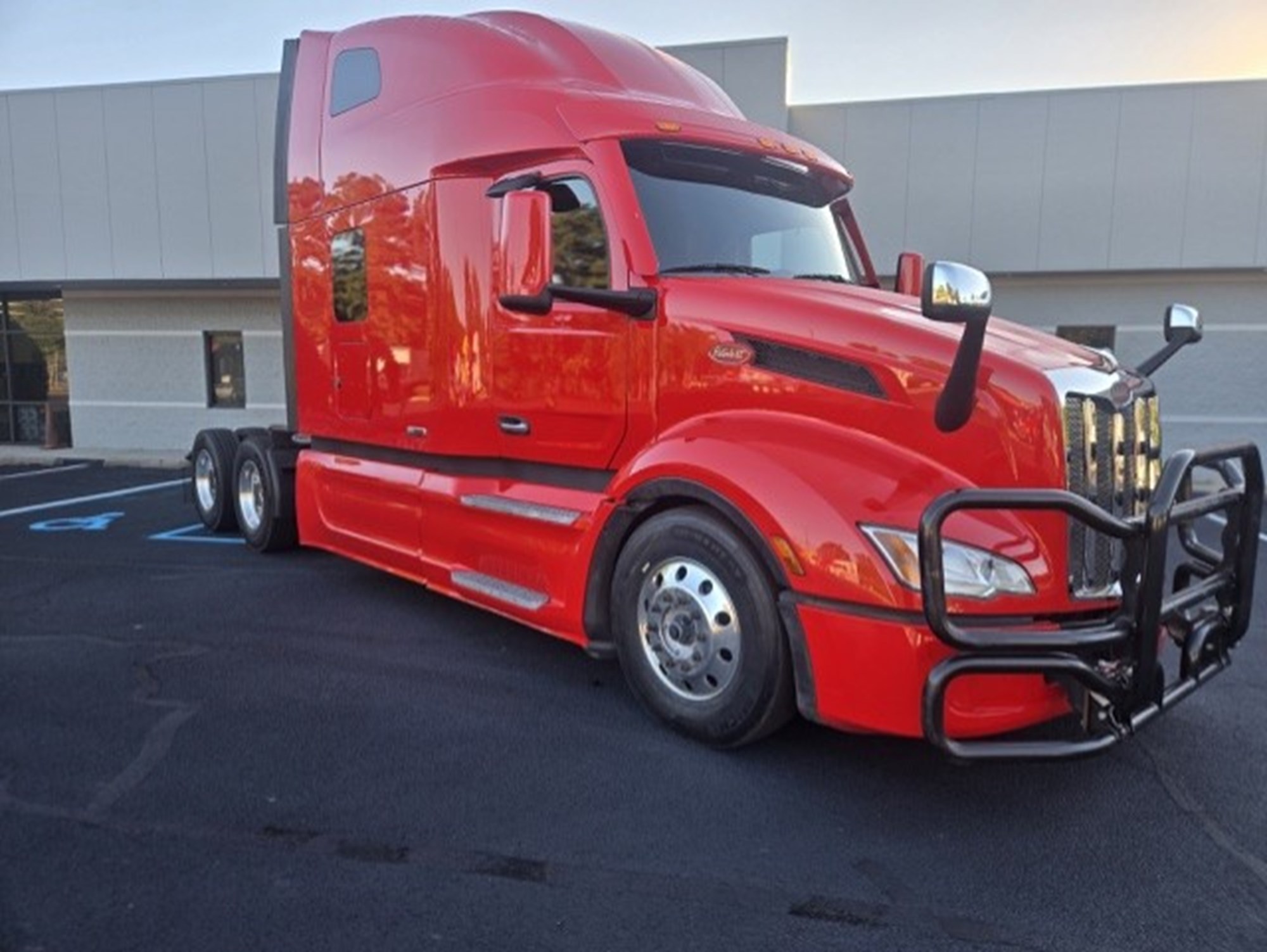 2025 Peterbilt 579 - image 3 of 6