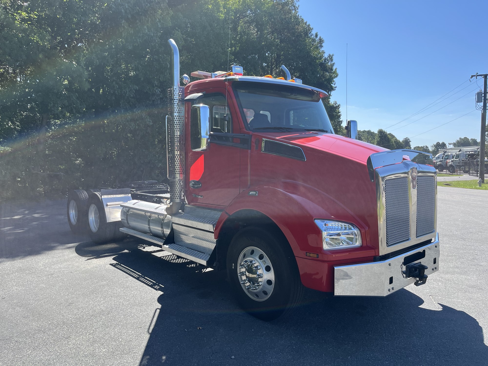 2025 Kenworth T880 - image 3 of 6