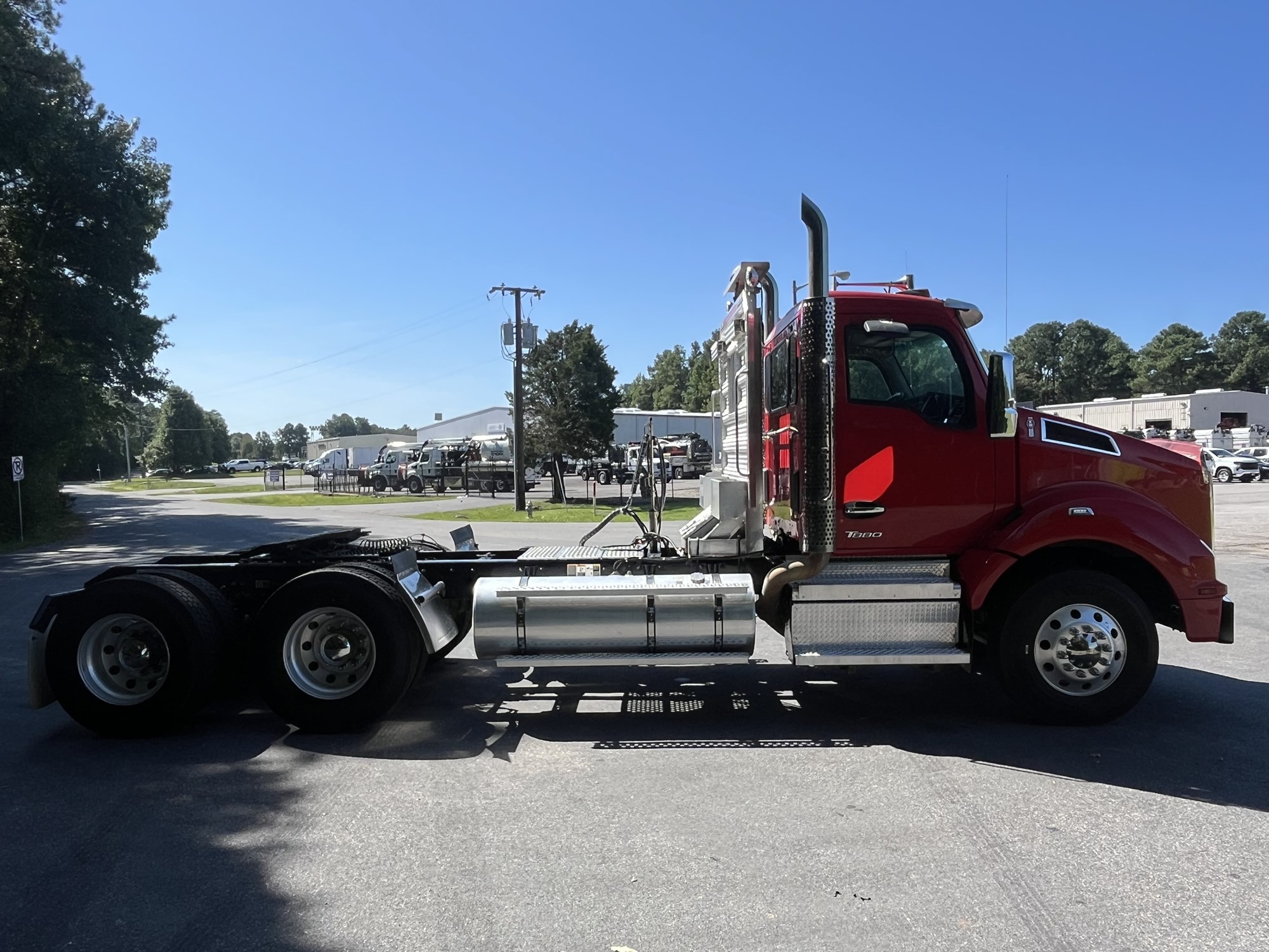 2025 Kenworth T880 - image 4 of 6