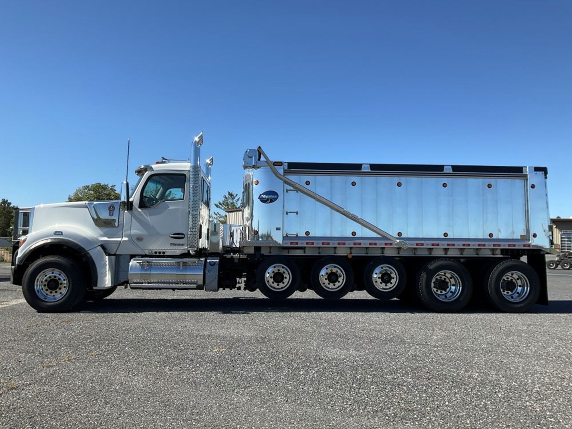 2027 Kenworth W990 in Ashland, VA — photo 2