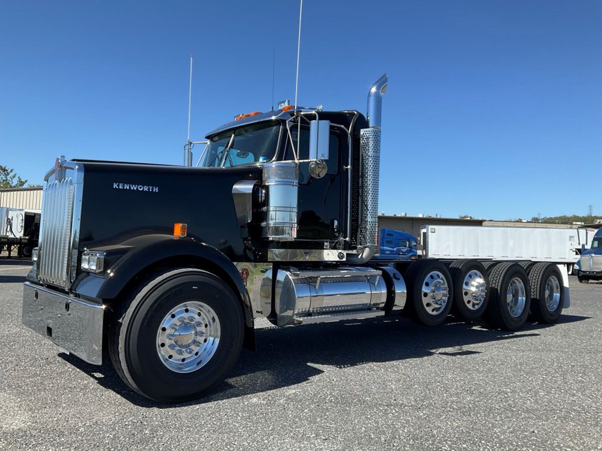 2027 Kenworth W900