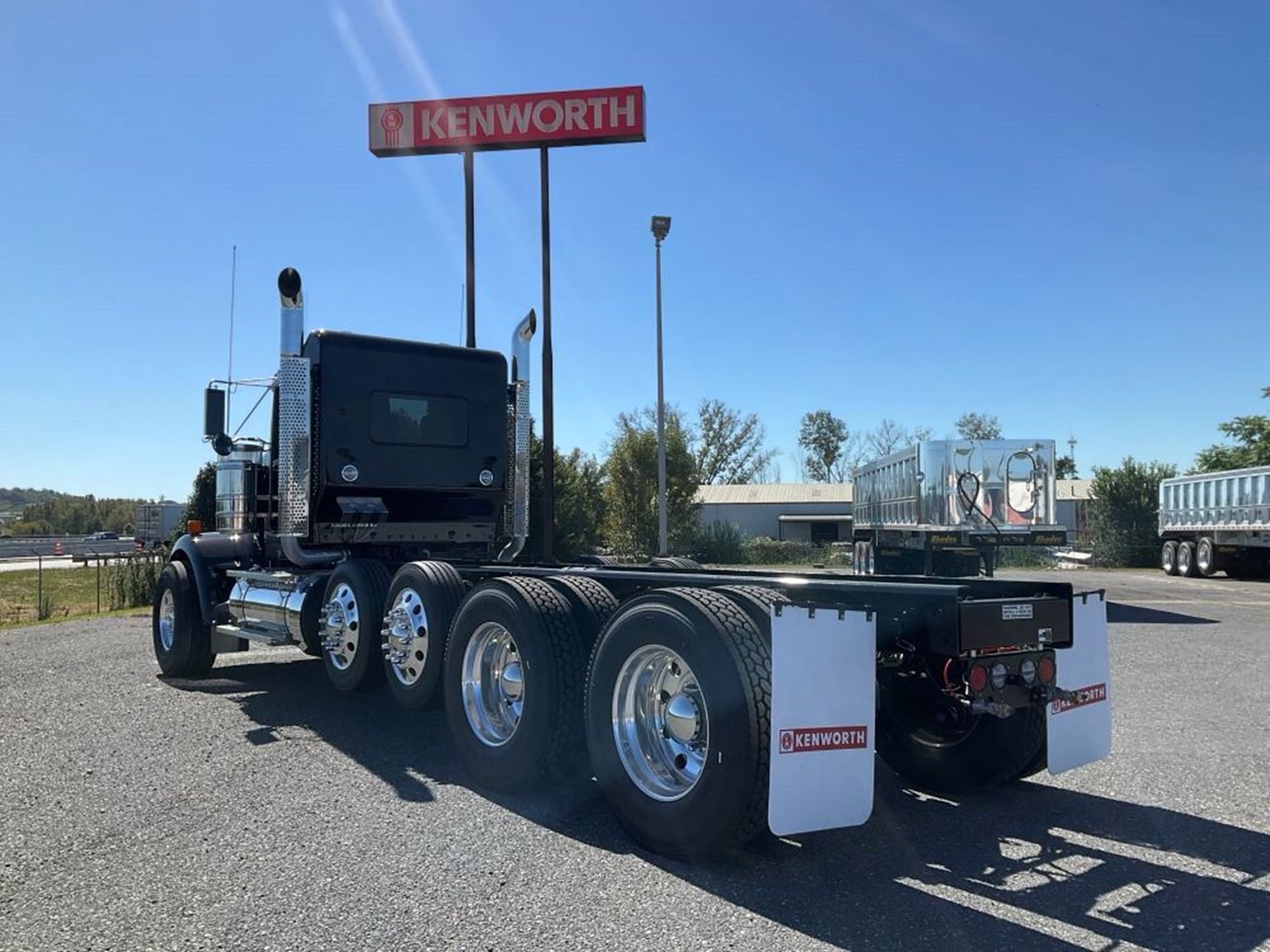 2027 Kenworth W900 — photo 4